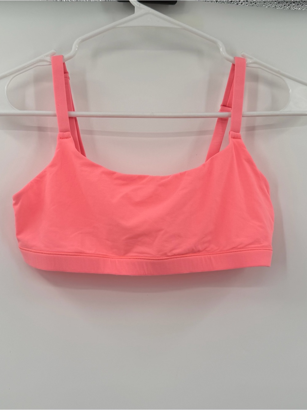 Skims medium sports bra pink